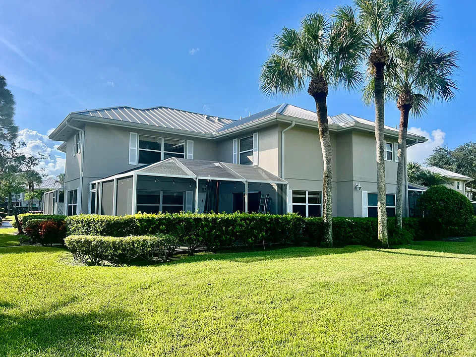 2833 SW Lakemont Pl