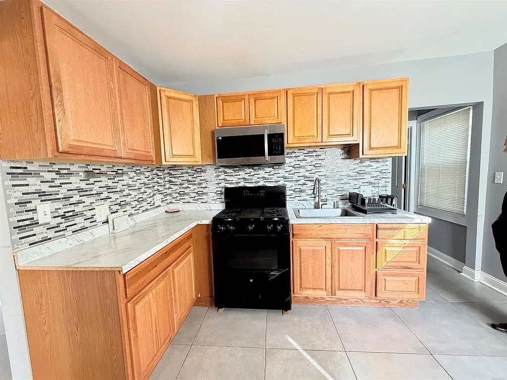 4 bed, 1400 sqft, $3,000 — Photo 3