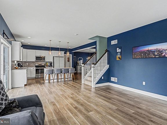 5th image of 57 Chateau Cir