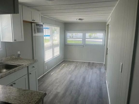 3rd image of 313 Pleasant Pl