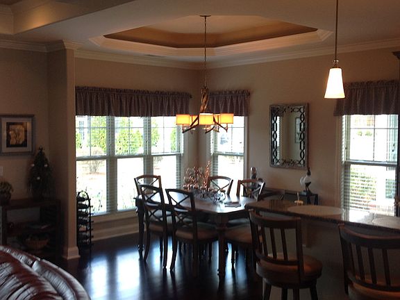 Tray ceiling dining