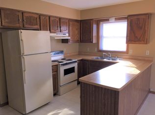 420 Manchester Ln, Hartland, WI 53029