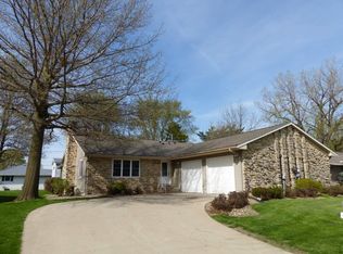 303 Koopmann Ct SW, Farley, IA 52046
