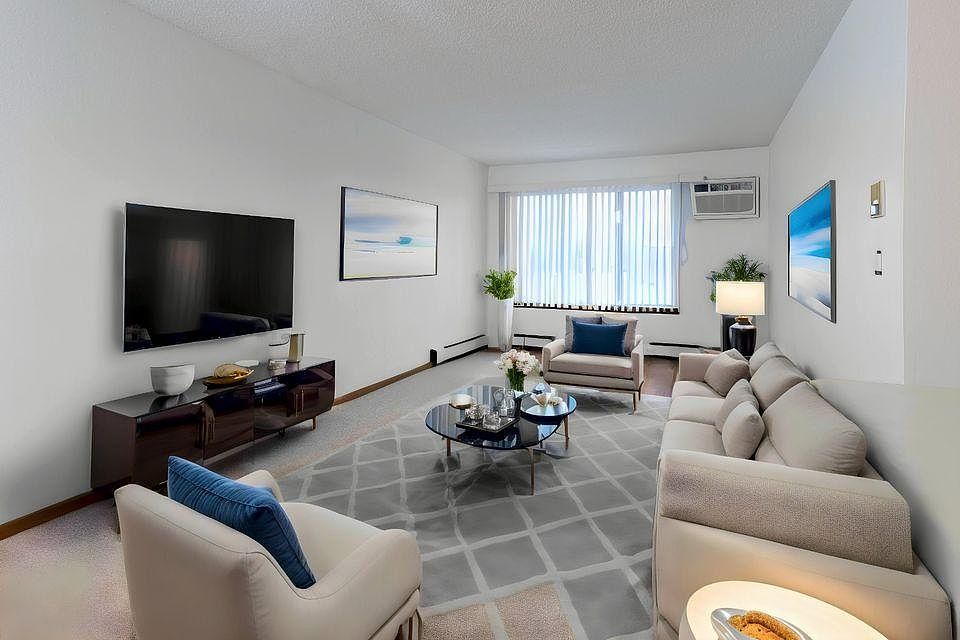 1st image of 1011 5th Ave S APT 204