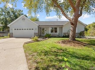 412 N Deer Tracks Trl, Saint Peters, MO 63376