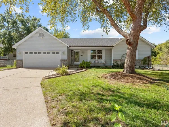 412 N Deer Tracks Trl, Saint Peters, MO 63376