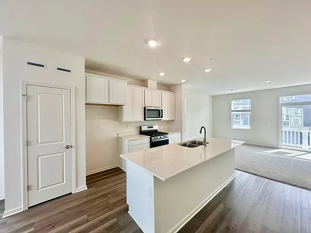 2267 Glacier St — Photo 5