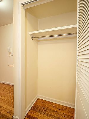 4th image of 204 W 14th St APT 2H