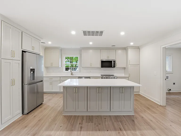 300 Kimberly Dr — Photo 8