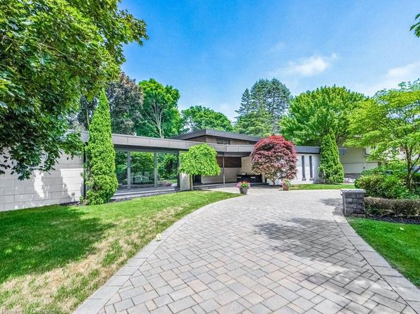 621 Sir Richards Rd, Mississauga, ON L5C 1A3