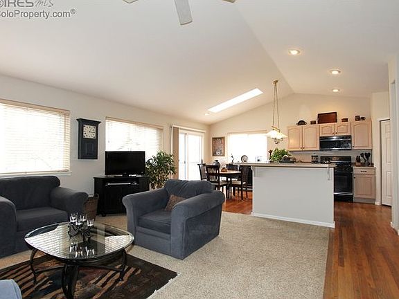 Living room/Dining area