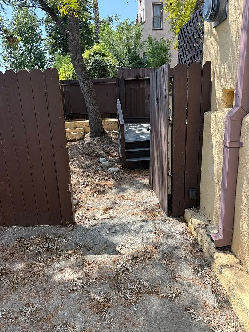 2071 Vista Del Mar Ave. — Photo 4