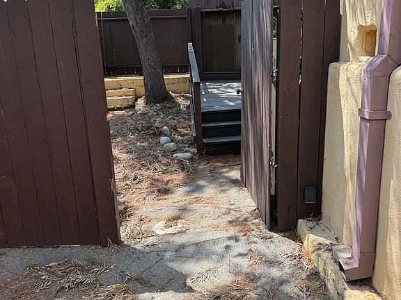 4th image of 2071 Vista Del Mar Ave APT 4