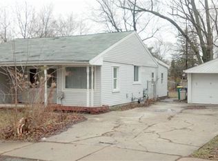 22146 Hawthorne St, Farmington, MI 48336