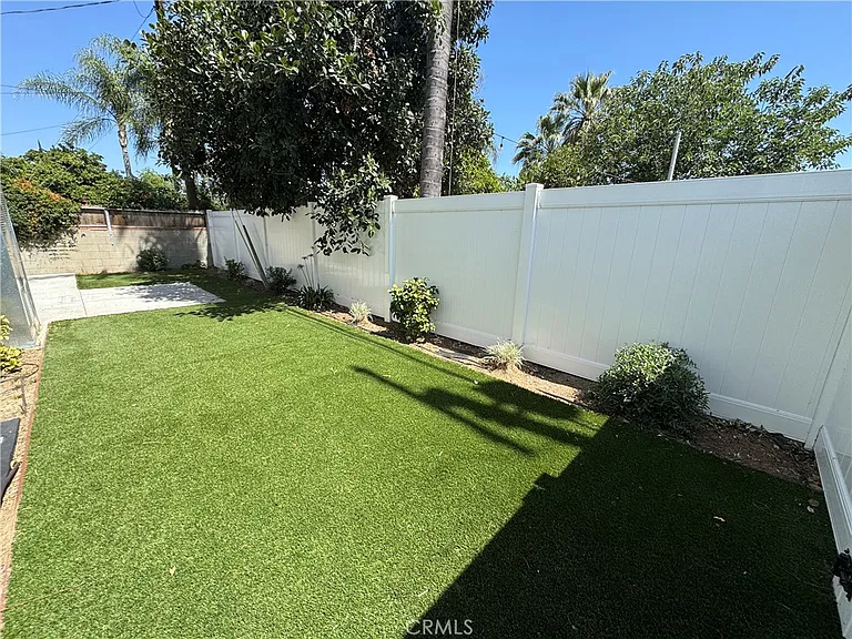 15236 Kingsbury St — Photo 15