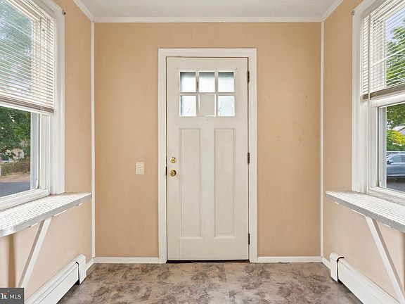 2nd image of 1009 Emily Ave