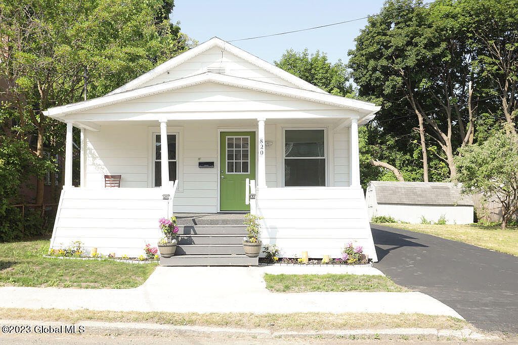 1st image of 820 Bradt Street