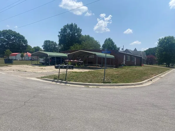 325 Prospect St, Brookfield, MO 64628