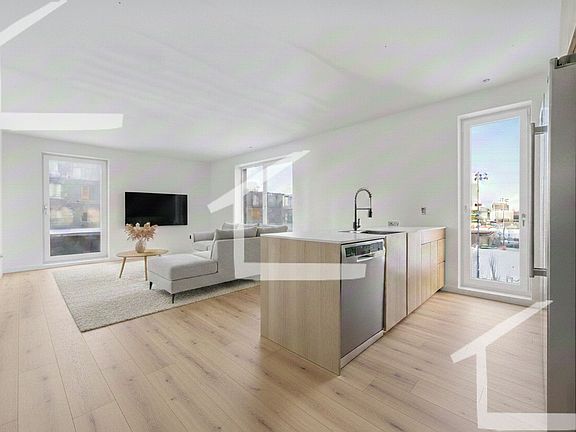 4th image of 1035 Commonwealth Ave