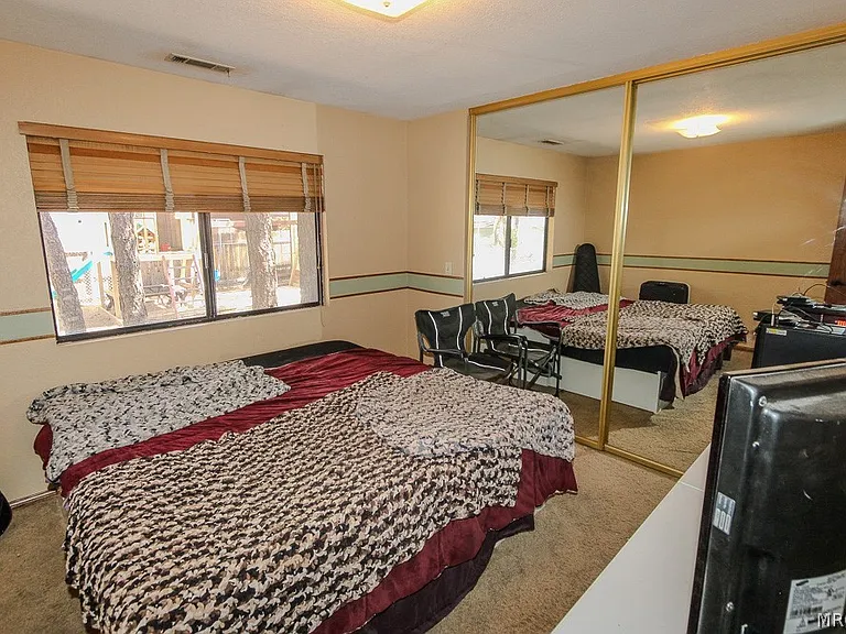 1064 Pine Ln — Photo 29