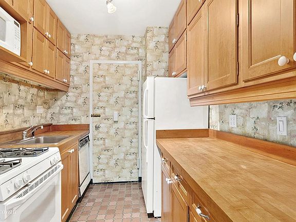 5th image of 60 Sutton Pl S APT 6NN