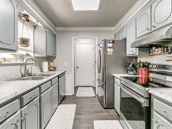 3rd image of 392 Echo Ln