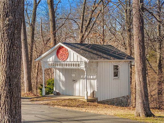 3rd image of 15923 N Oak Crest Rd