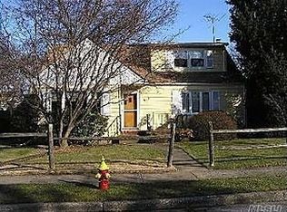 2115 Jefferson St, Merrick, NY 11566