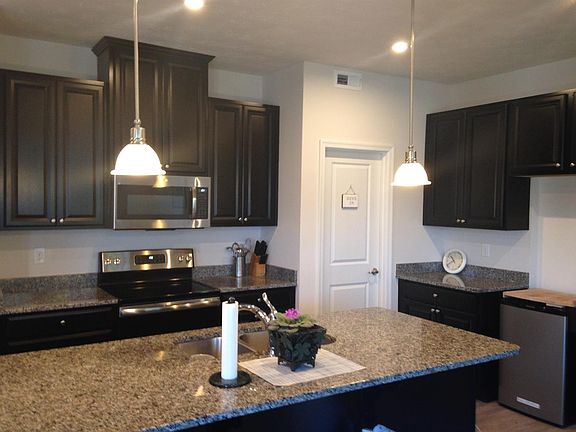 5th image of 8173 Valley Crossing Dr