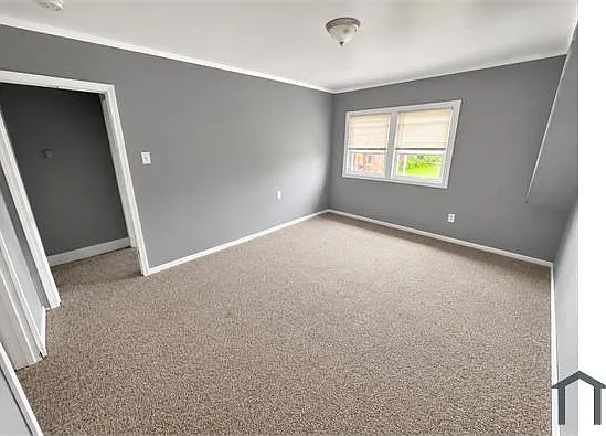 4958 Maplewood St — Photo 10