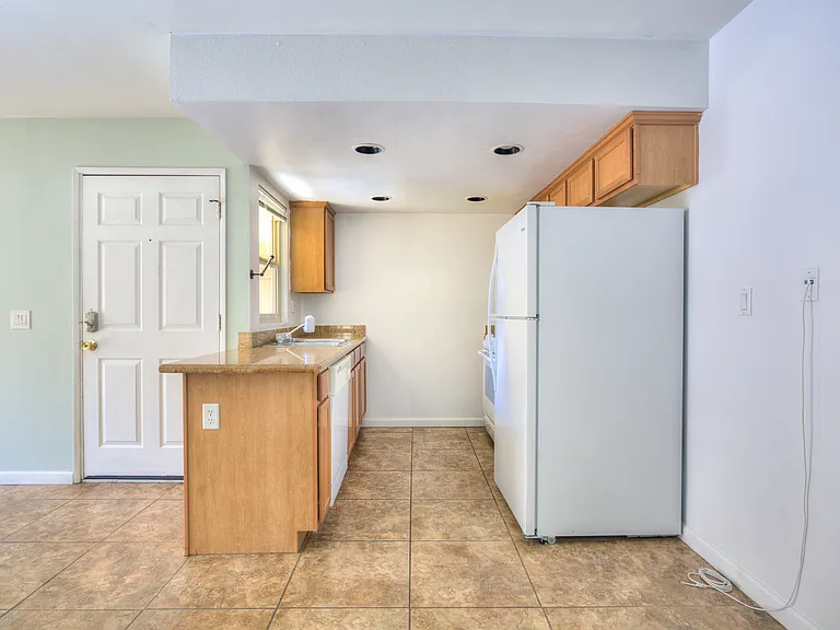 1116 W Blaine St #203 — Photo 11