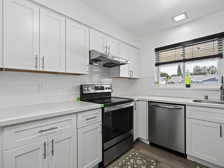 25309 Meredith Ct — Photo 10