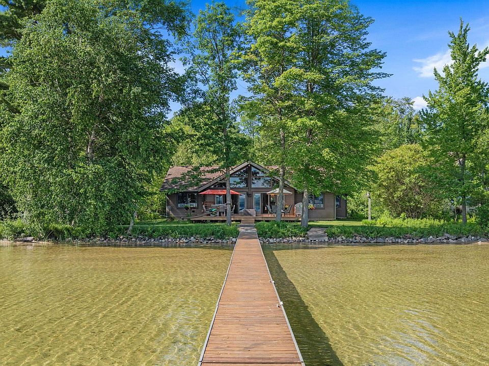 1st image of 8585 Strawberry Point Rd