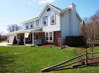 1455 Stonefield Ct, Waukesha, WI 53186