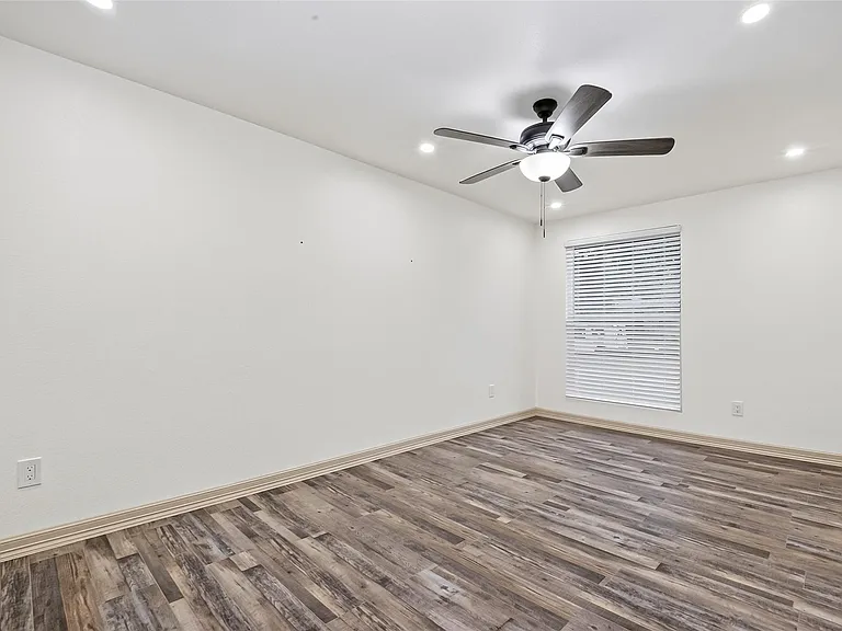 5803 Greencraig Dr — Photo 20