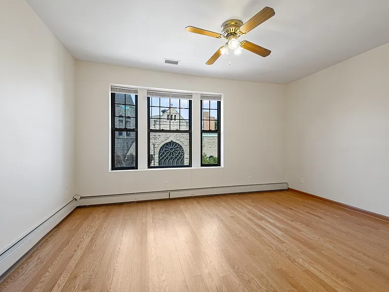 1435 E 53rd St #3E — Photo 10