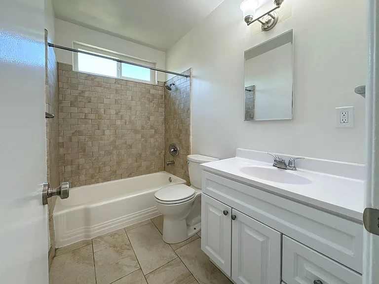 1644 Electric Ave #4 — Photo 9