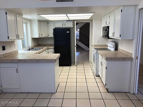 4th image of 2759 S Santa Barbara