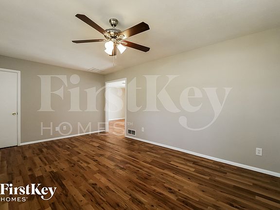 3rd image of 150 Mark Ln SE