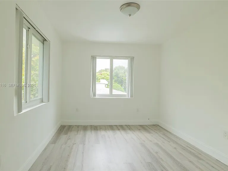 1091 SW 4th St #2 — Photo 13