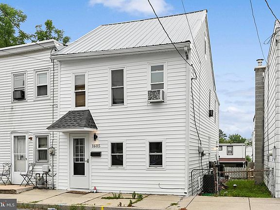 4th image of 1605 Center St