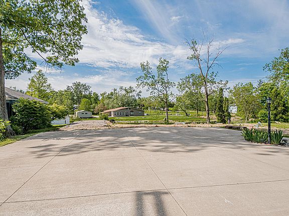 4th image of 3140 E Colony Ave