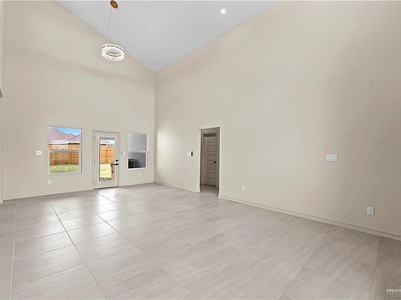 4th image of 2909 E Tamarindo Ave