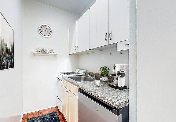2nd image of 157 E 71st St APT 5F