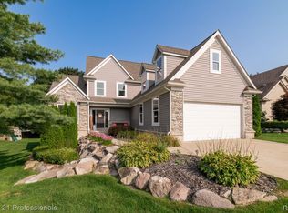 6190 Foxfire Cir, Clarkston, MI 48346