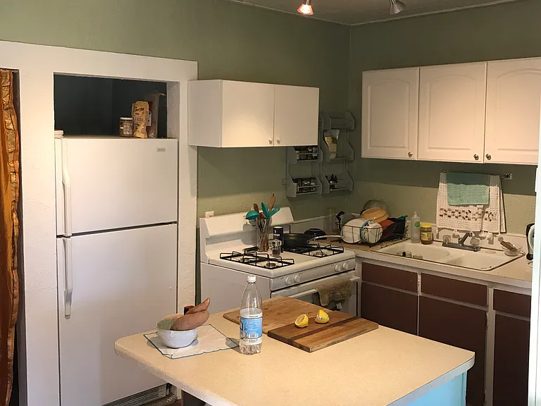 321 S Boulevard St #A — Photo 2