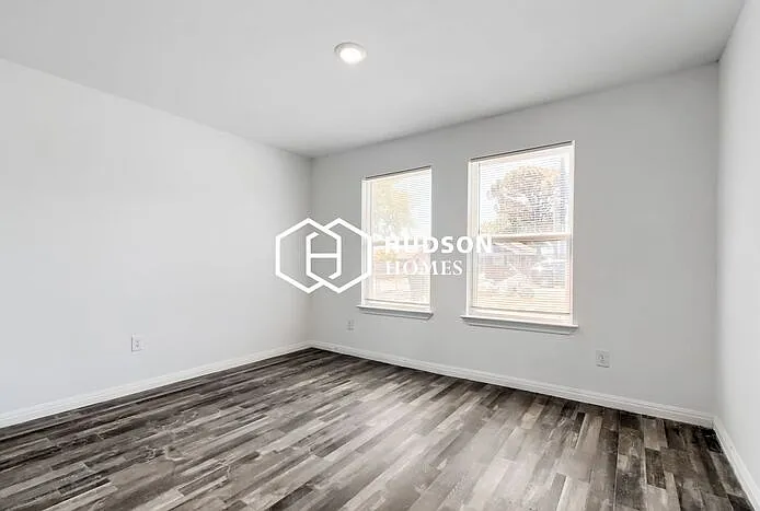 706 W 16th St — Photo 8