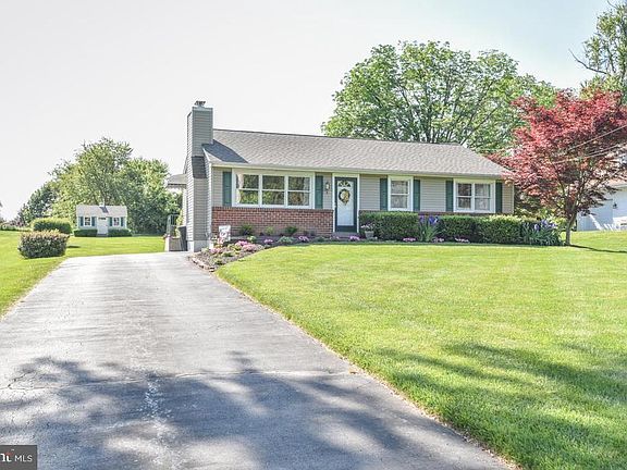 3rd image of 3472 Dorothy Dr