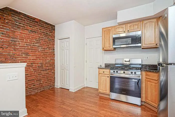 2010 S Croskey St — Photo 8