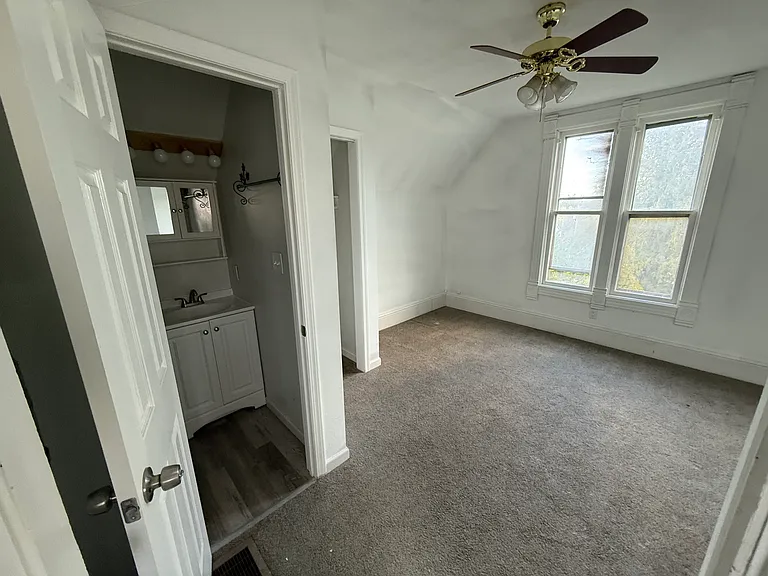 355 E Elmo St — Photo 10